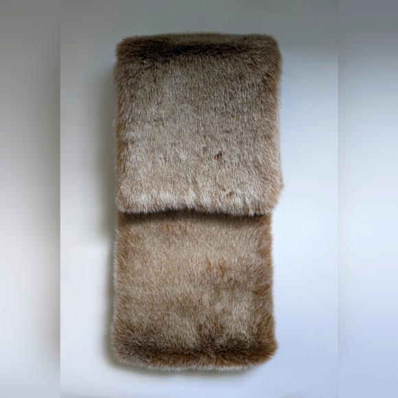 Luxurious faux fur wrap - Picture 2 of 2